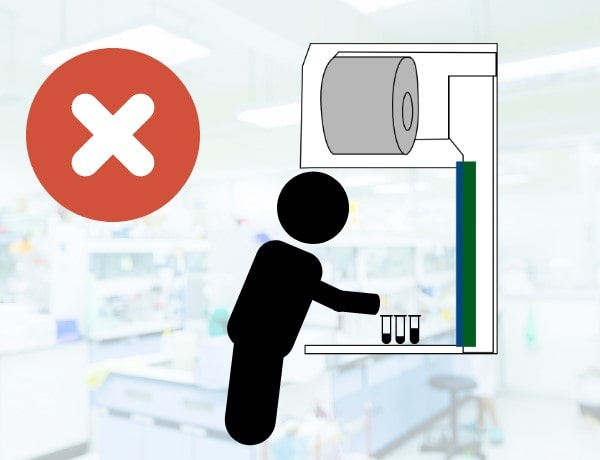 Incorrect position when working in the Laminar Flow Cabinet